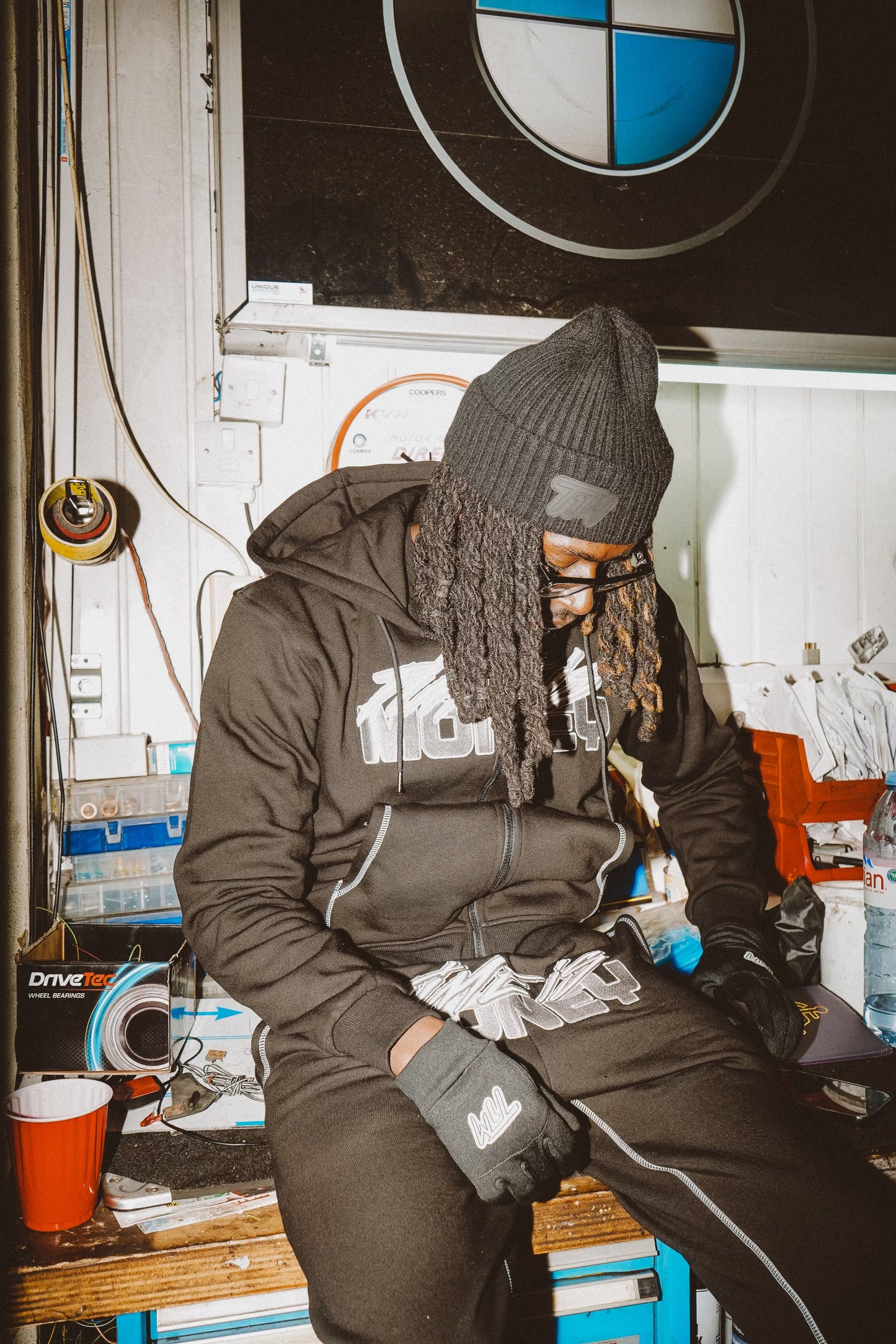 TIMEISMONEY STRAIGHT DROP TRACKSUIT (BLACK)