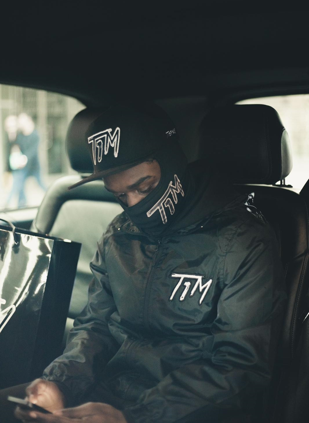 T1M WINDBREAKER (BLACK)